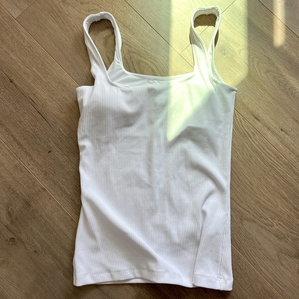 NEW Alo Yoga ribbed white tank top